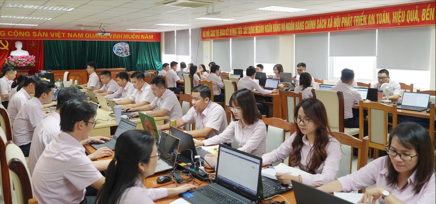 HCSXH đã và đang tập trung chuyển đổi số nhằm nâng cao chất lượng phục vụ Nhân dân NHCSXH đã và đang tập trung chuyển đổi số nhằm nâng cao chất lượng phục vụ Nhân dân