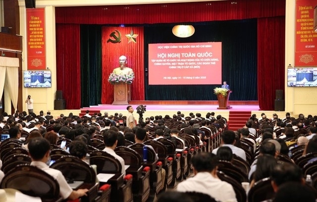 Giám đốc Học viện Chính trị quốc gia Hồ Chí Minh Nguyễn Xuân Thắng nhấn mạnh, với thời gian không dài, đề nghị các đồng chí phát huy cao nhất tinh thần trách nhiệm, khắc phục khó khăn, tham gia một cách chủ động, đầy đủ, hoàn thành tốt mục tiêu chương trình tập huấn đề ra - Ảnh: VGP/Nguyễn Hoàng