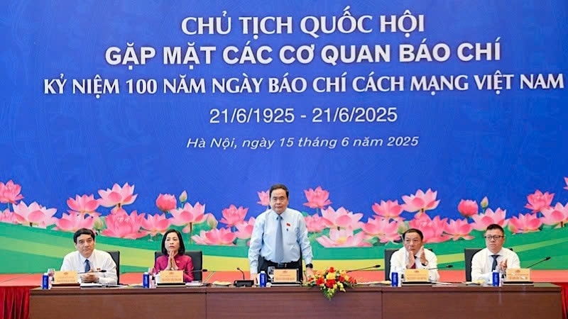 Chủ tịch Quốc hội Trần Thanh Mẫn và các đại biểu chủ trì gặp mặt. (Ảnh: DUY LINH)