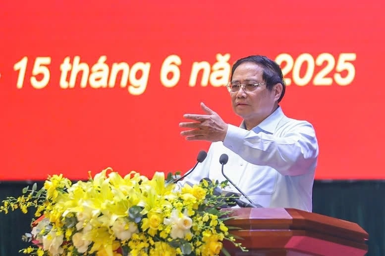 Thủ tướng Phạm Minh Chính nhấn mạnh, 63 tỉnh thành, hay 34 tỉnh thành cũng là đất nước, là quê hương, phải thay đổi tư duy, xóa bỏ định kiến để tất cả vì sự phát triển chung - Ảnh: VGP/Nhật Bắc