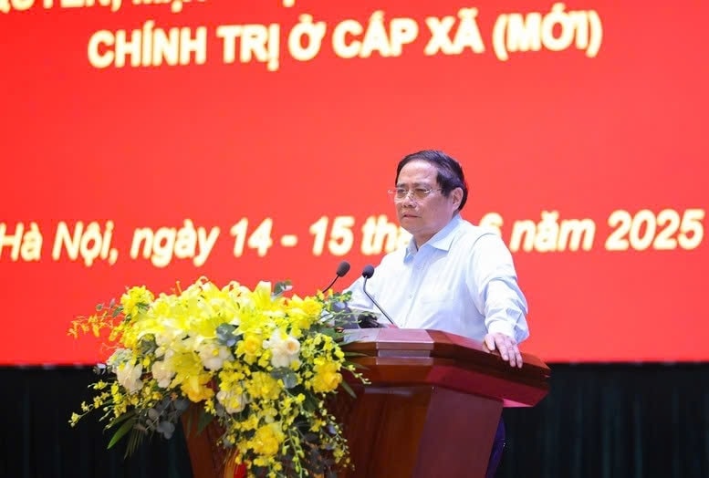 Thủ tướng yêu cầu cấp ủy đảng, chính quyền và cơ quan truyền thông, báo chí tiếp tục tập trung, đẩy mạnh thông tin, tuyên truyền, nhất là truyền thông chính sách, nâng cao sự hiểu biết, nhận thức và hành động trong toàn xã hội về sắp xếp đơn vị hành chính địa phương; đồng thời truyền cảm hứng, tạo động lực để hoàn thành mục tiêu đề ra - Ảnh: VGP/Nhật Bắc