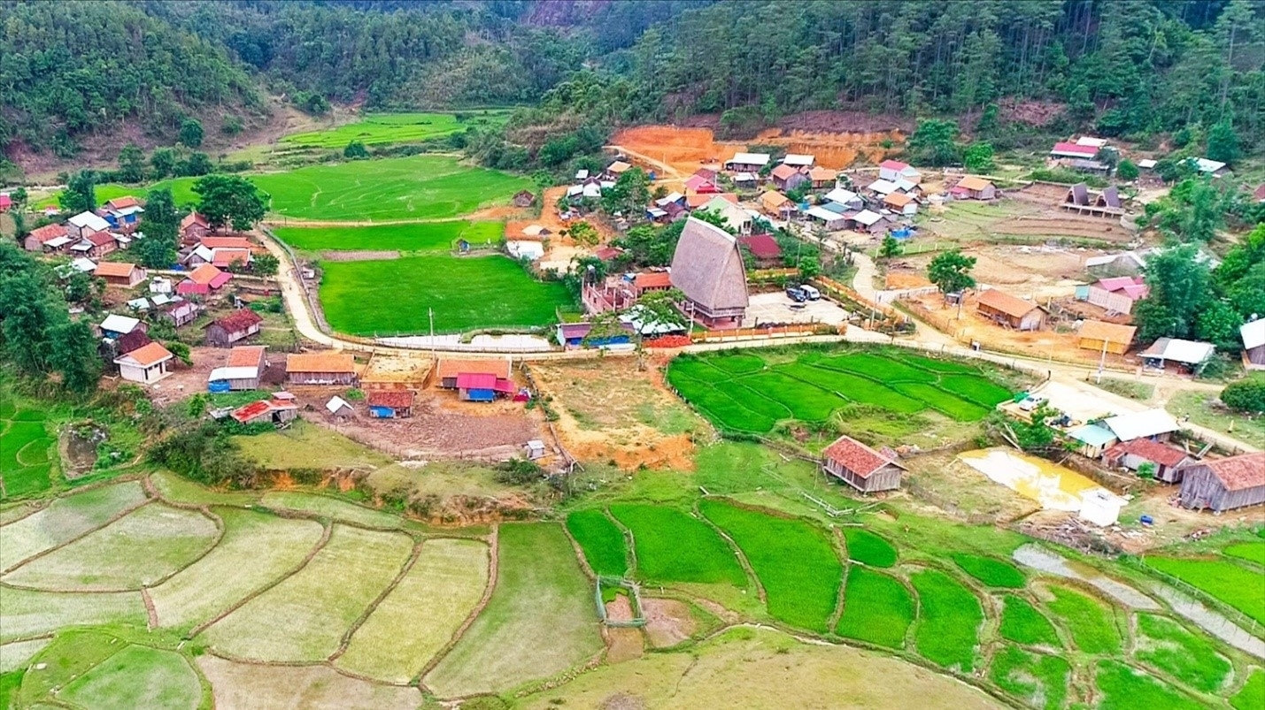 Diện mạo mới tại vùng đồng bào DTTS ở Tây Nguyên có sự đóng góp không nhỏ của những thanh niên DTTS (Trong ảnh: Làng du lịch cộng đồng Kon Bring, thị trấn Măng Đen, huyện Kon Plông, tỉnh Kon Tum