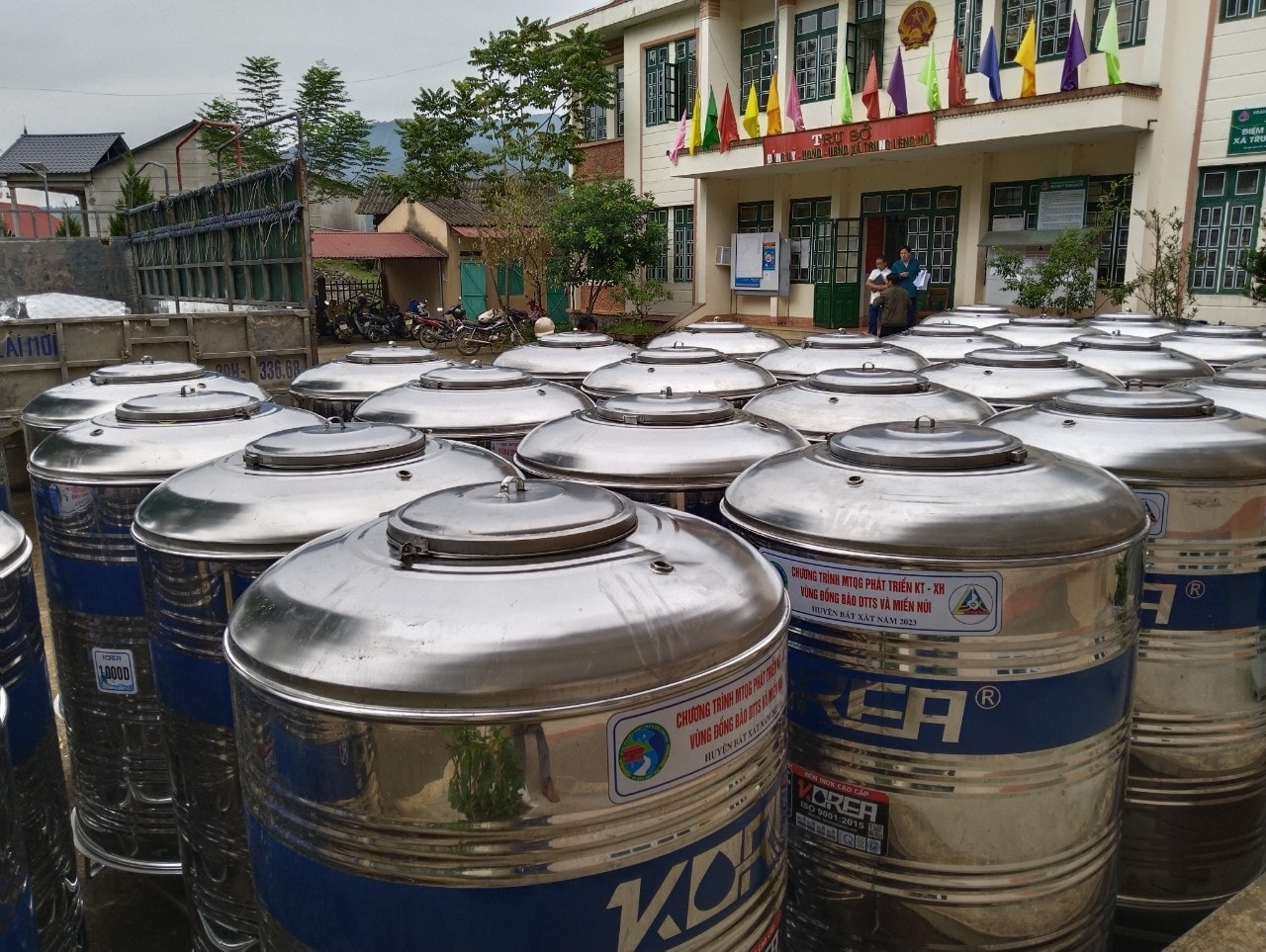Bồn chứa nước cấp phát cho các hộ dân bảo đảm chất lượng, tiêu chuẩn kỹ thuật