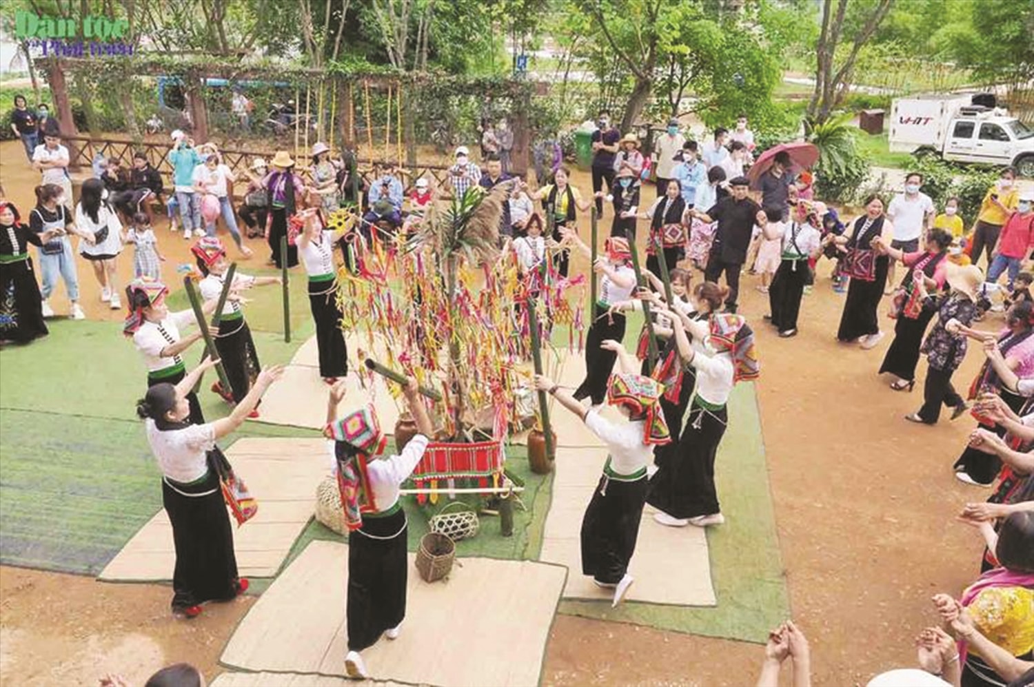 Lễ hội cầu mùa của đồng bào dân tộc Thái.  Ảnh: NA