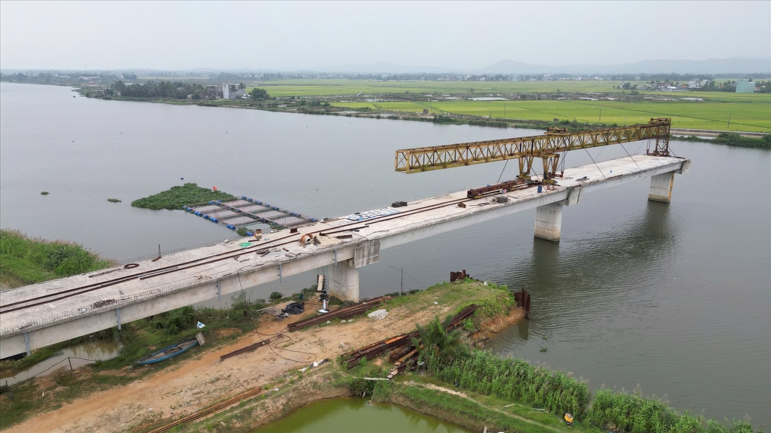 Đây được xem là tuyến giao thông huyết mạch giúp rút ngắn khoảng cách từ trung tâm huyện đến vùng ven biển.