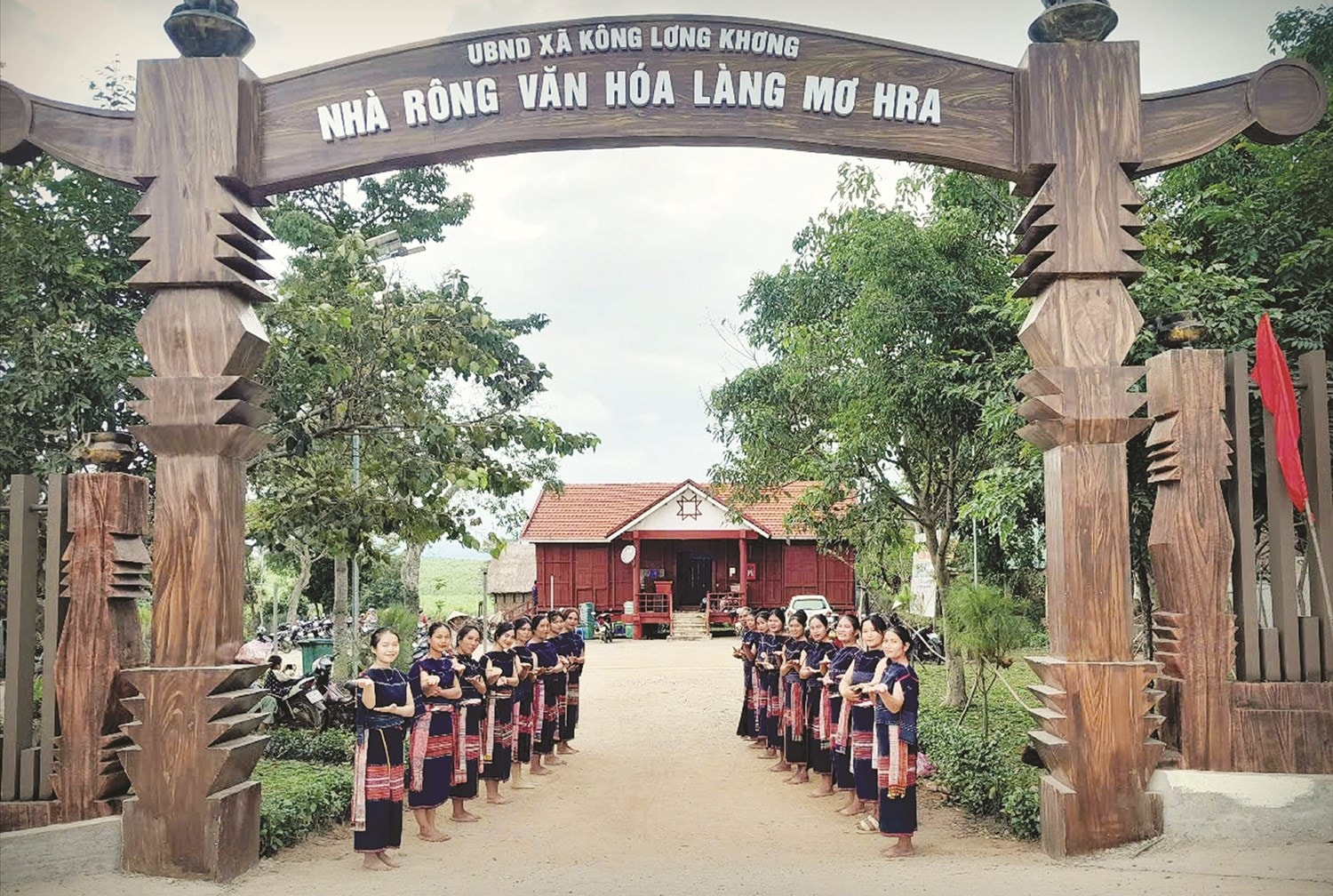 Làng Mơ H’ra - Đáp xây dựng dự án “Mô hình phát triển sản phẩm OCOP  về du lịch cộng đồng”