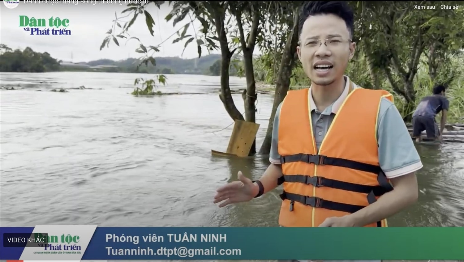 Phóng viên Cao Tuấn Ninh trong phóng sự 
