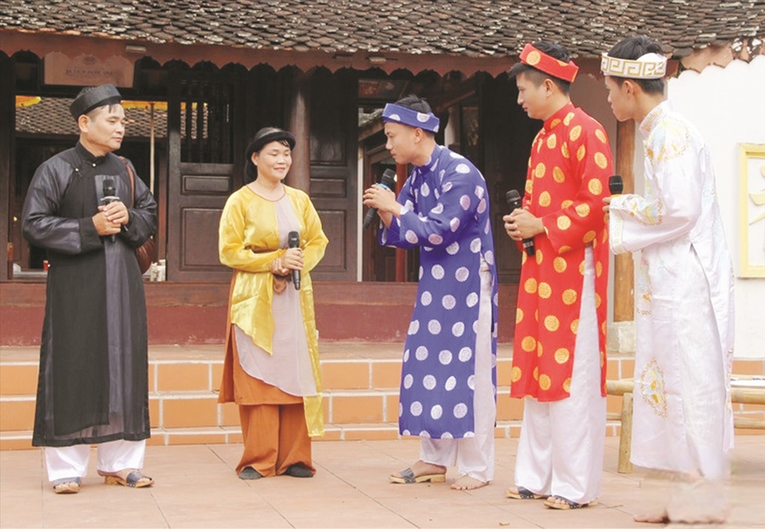 Người dân làng Quỳnh tái hiện câu chuyện  “Ông đồ Nghệ và con cá gỗ”