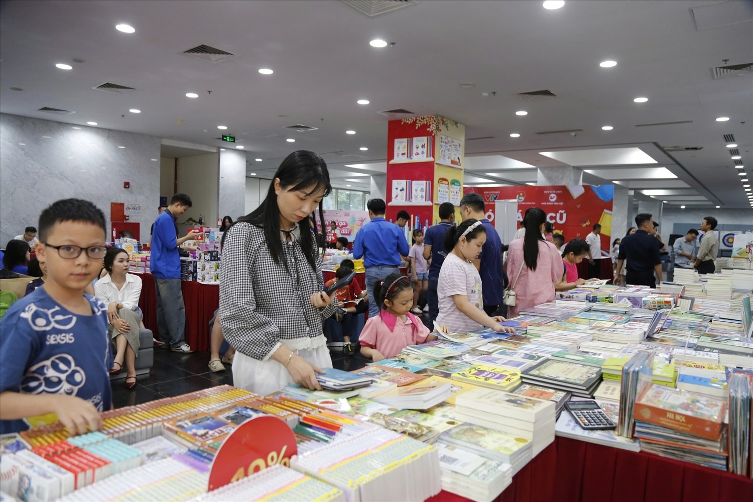 Đông đảo thanh thiếu niên tham gia Ngày hội Sách