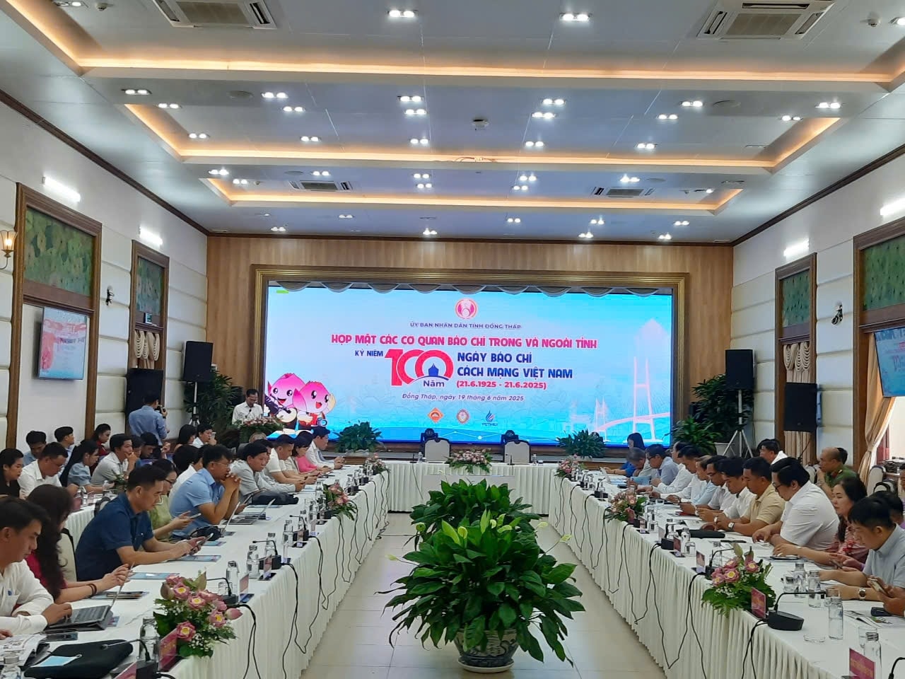 Quang cảnh buổi gặp mặt