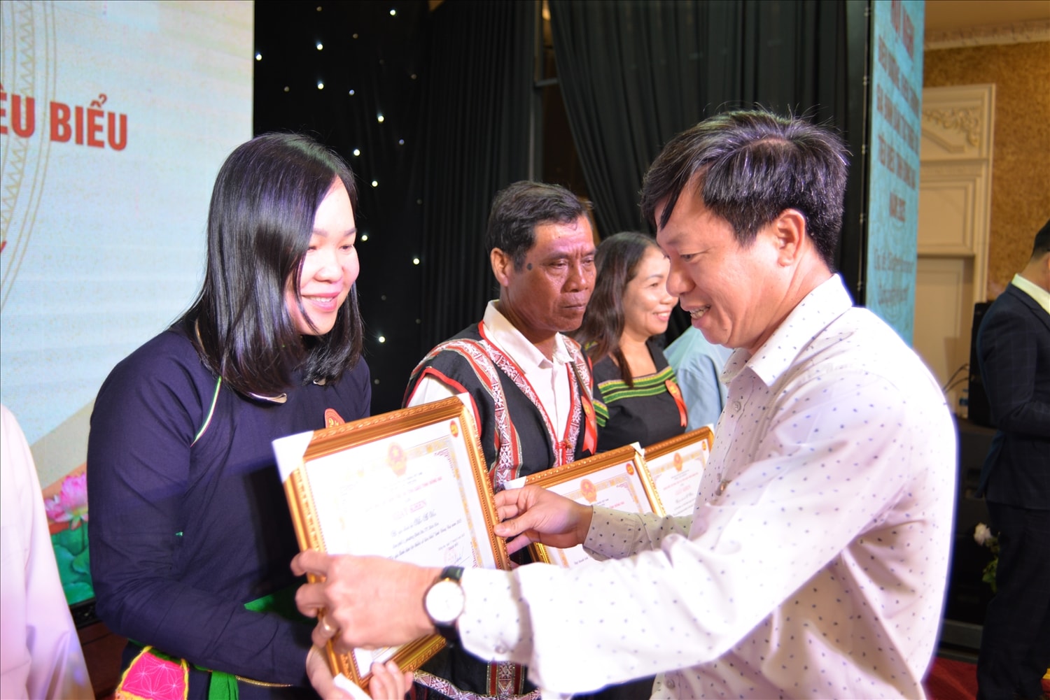 Bà Mộc Ái Vân, dân tộc Nùng hiện là Phó Chủ tịch UBND phường Bình Đa, TP. Biên Hoà, gia đình bà là một trong số gia đình tiêu biểu được  tuyên dương tại Hội nghị