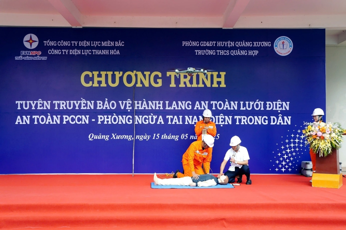 Trong tháng 5/2025, PC Thanh Hóa tổ chức tuyên truyền bảo vệ hành lang an toàn lưới điện, an toàn PCCN, phòng ngừa tai nạn điện trong dân kết hợp tuyên tuyền sử dụng điện tiết kiệm đến giáo viên, học sinh Trường THCS Quảng Hợp (Quảng Xương). Trong tháng 5/2025, PC Thanh Hóa tổ chức tuyên truyền bảo vệ hành lang an toàn lưới điện, an toàn PCCN, phòng ngừa tai nạn điện trong dân kết hợp tuyên tuyền sử dụng điện tiết kiệm đến giáo viên, học sinh Trường THCS Quảng Hợp (Quảng Xương).