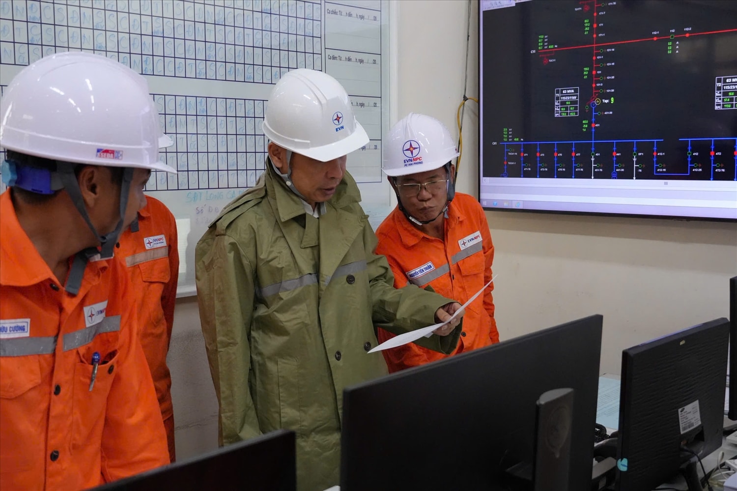Tổng Công ty Điện lực miền Bắc triển khai phương án ứng phó với bão số 3 theo phương châm “4 tại chỗ” 3