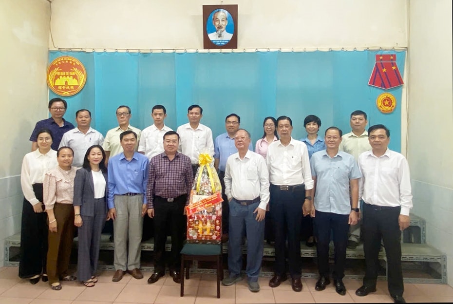Đoàn công tác  lãnh đạo Sở Dân tộc và Tôn giáo TP. Hồ Chí Minh thăm Hội quán Tuệ Thành