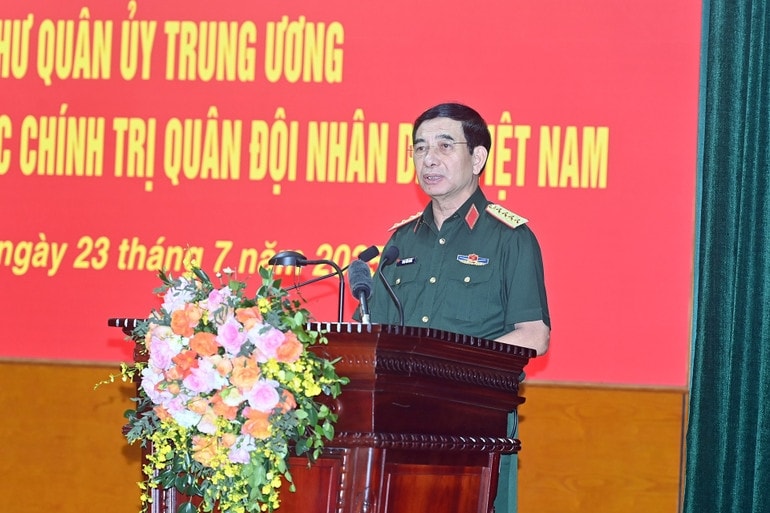 Đại tướng Phan Văn Giang, Ủy viên Bộ Chính trị, Phó Bí thư Quân ủy Trung ương, Bộ trưởng Quốc phòng phát biểu tại buổi làm việc. (Ảnh: Đăng Khoa) 
