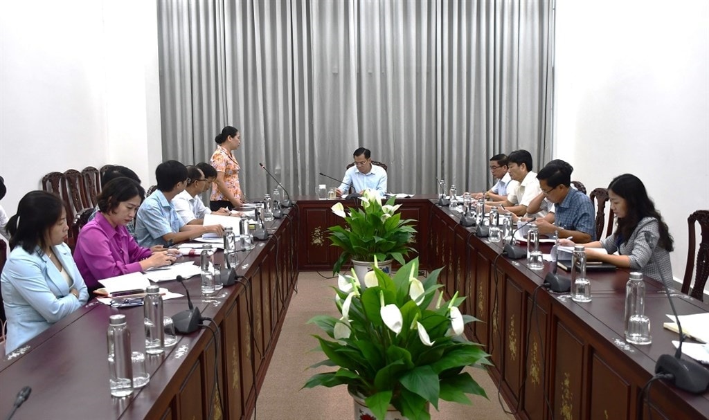 Bà Nguyễn Thu Tư, Giám đốc Sở Dân tộc và Tôn giáo tỉnh Cà Mau nêu những khó khăn trong công tác giải ngân thuộc Chương trình MTQG 1719 