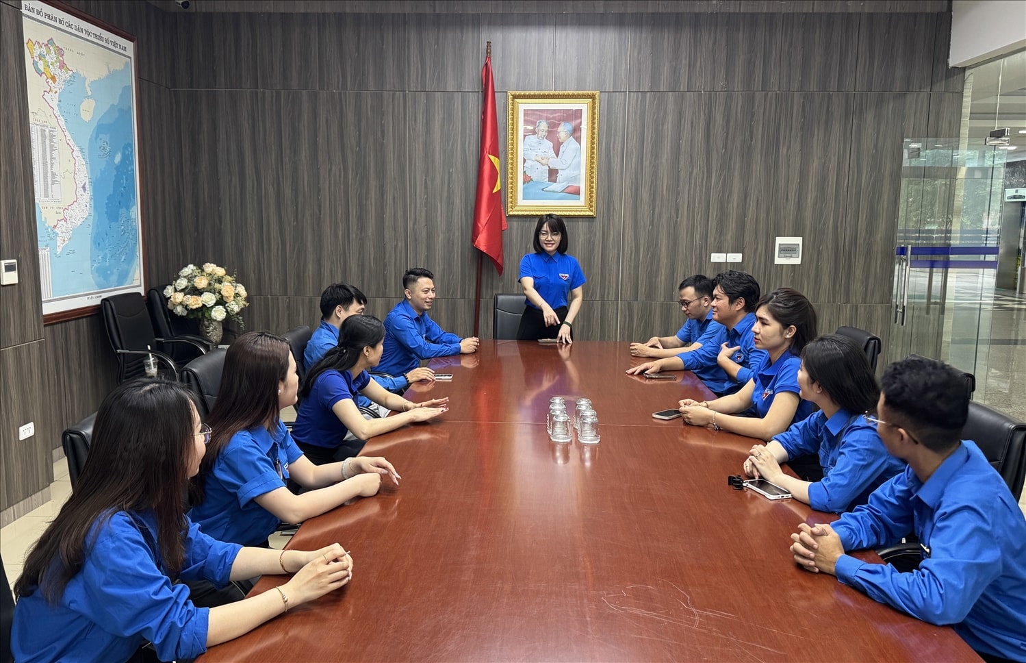 Quang cảnh cuộc họp sơ kết công tác đoàn 6 tháng đầu năm và triển khai các nhiệm vụ trọng tâm sắp tới Quang cảnh cuộc họp sơ kết công tác đoàn 6 tháng đầu năm và triển khai các nhiệm vụ trọng tâm sắp tới