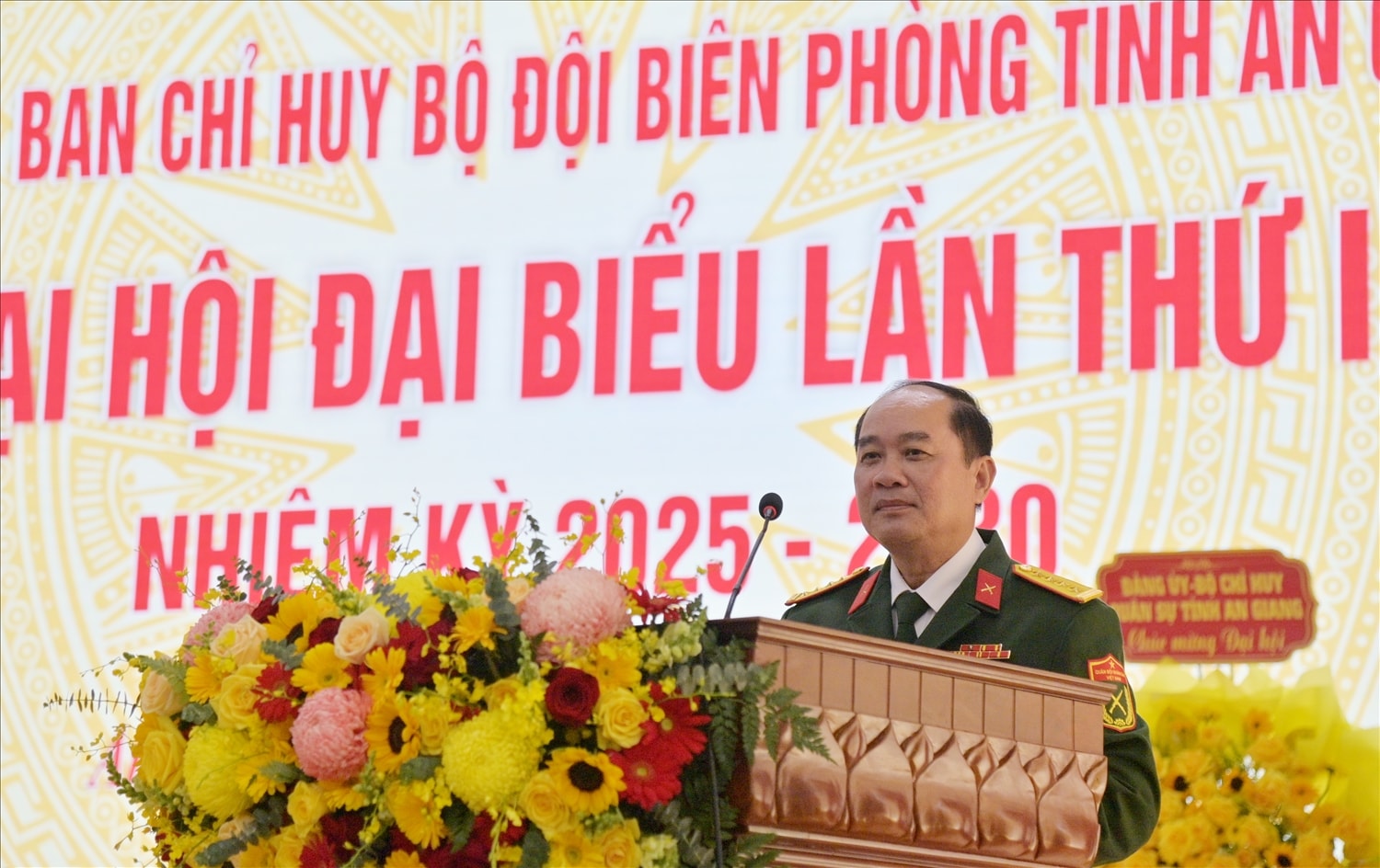 Đại tá Nguyễn Văn Ngành, Ủy viên Ban Thường vụ Tỉnh ủy, Chỉ huy trưởng Bộ Chỉ huy Quân sự tỉnh An Giang phát biểu chỉ đạo đại hội. (Ảnh: Tuấn Kiệt)