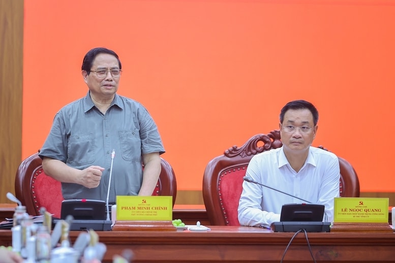 Thủ tướng ghi nhận, biểu dương và chúc mừng những kết quả mà tỉnh Quảng Trị đã đạt được trong thời gian qua, góp phần vào kết quả, thành tựu chung của cả nước - Ảnh: VGP/Nhật Bắc