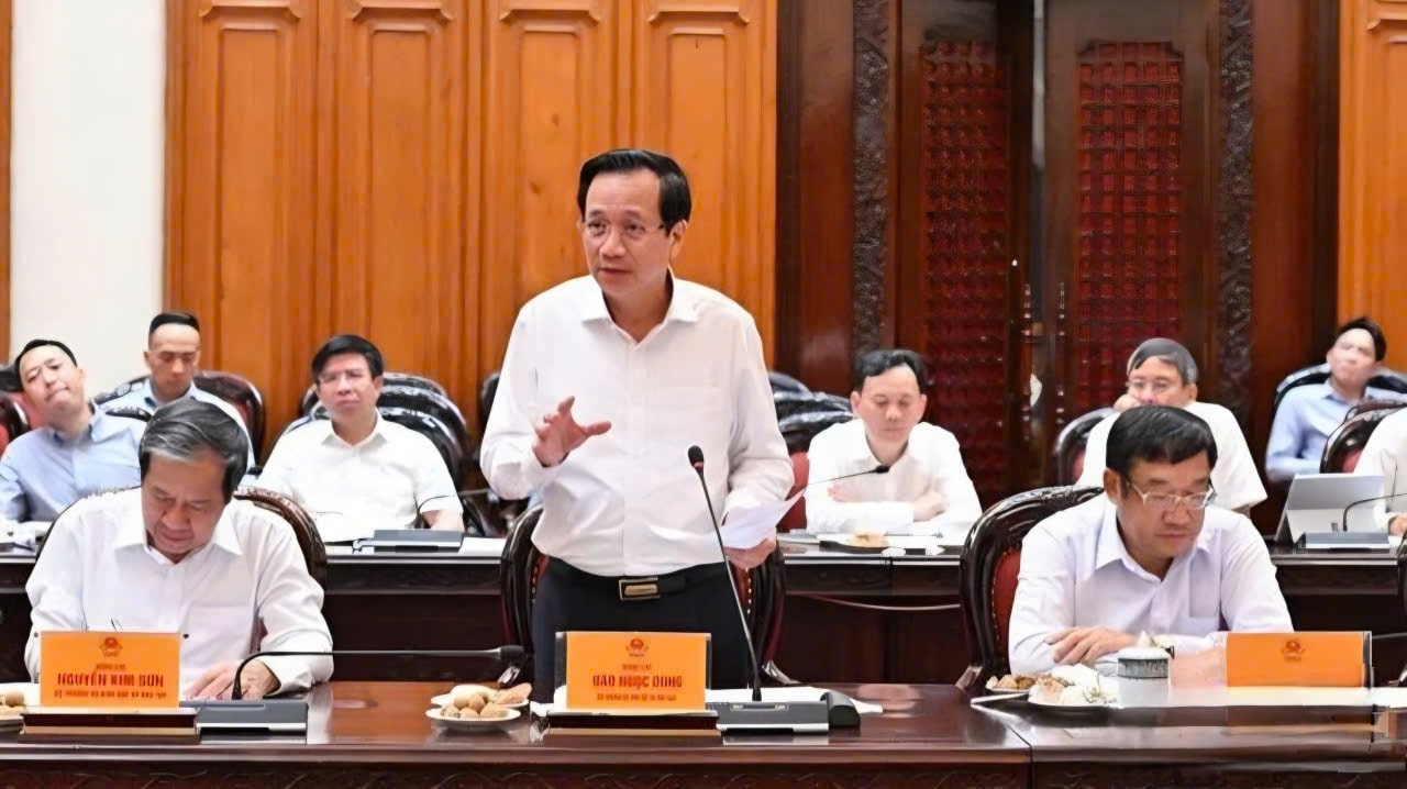 Bộ trưởng Dân tộc và Tôn giáo Đào Ngọc Dung phát biểu ý kiến tại cuộc họp. (Ảnh: Trần Hải)