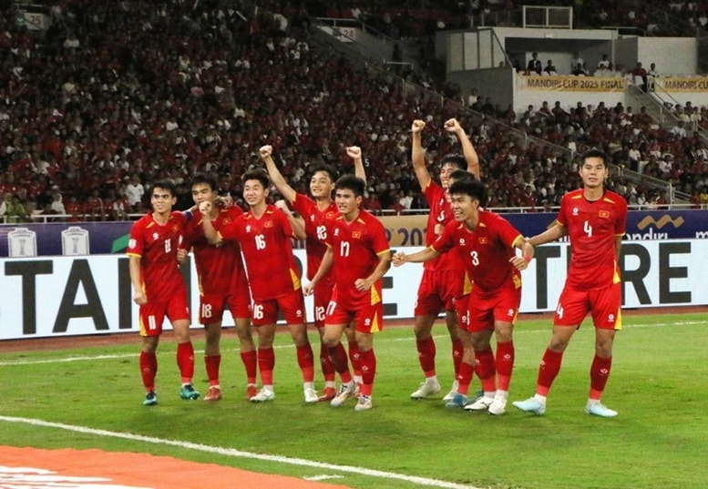 Các cầu thủ U23 Việt Nam ăn mừng chiến thắng (Ảnh IT)
