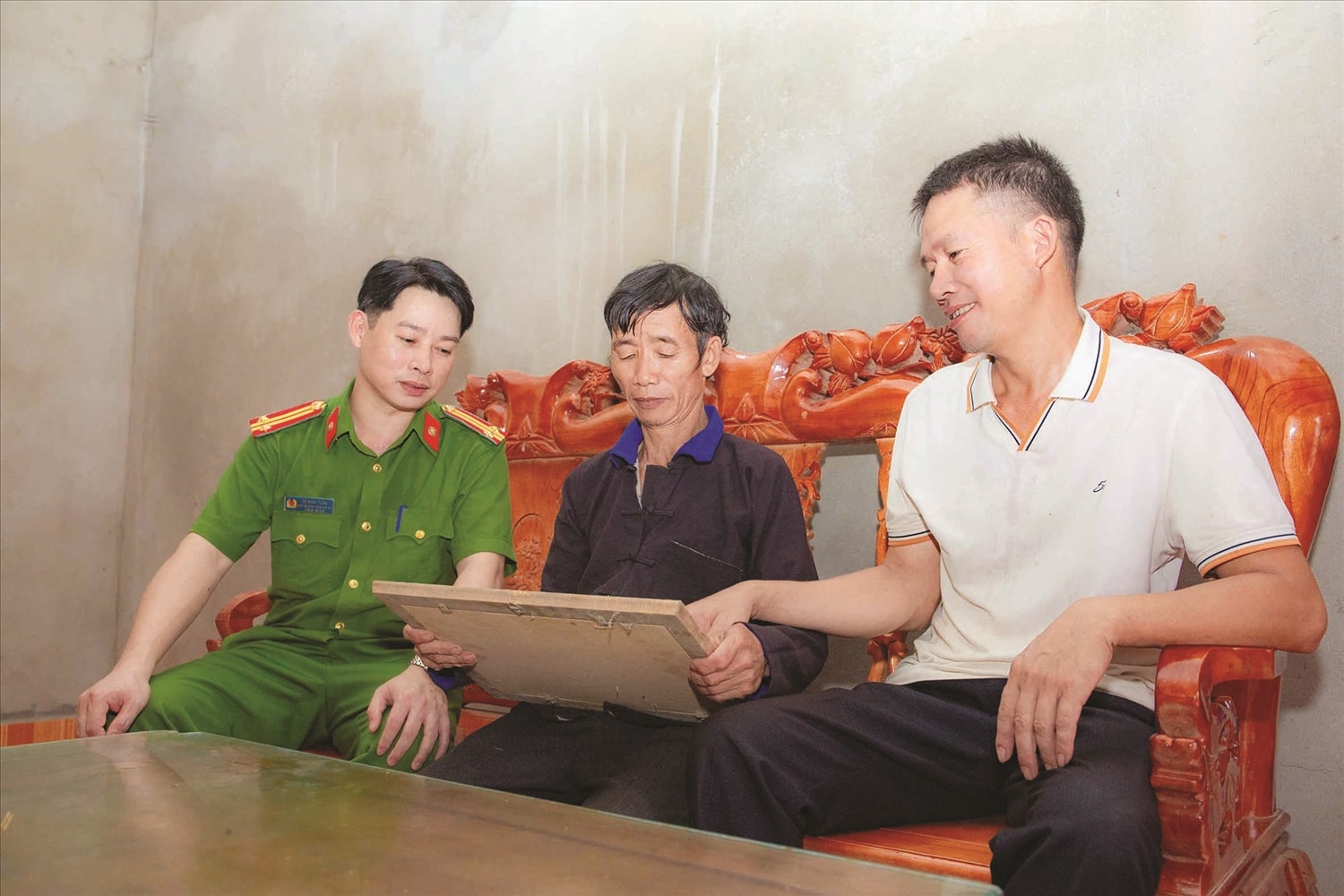 Bản làng vùng Cao nguyên đá tỉnh Tuyên Quang đổi thay nhờ có những con đường được xây dựng từ sức dân - Ảnh Vũ Mừng Bản làng vùng Cao nguyên đá tỉnh Tuyên Quang đổi thay nhờ có những con đường được xây dựng từ sức dân - Ảnh Vũ Mừng