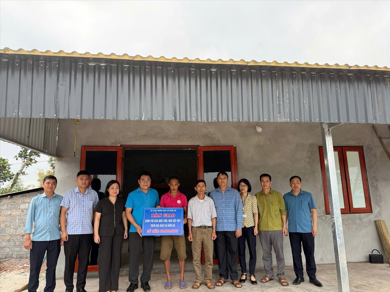 Gia đình anh Bùi Văn Sơn (thôn Xóm Giáo, xã Đầm Hà) là một trong số các gia đình được hỗ trợ theo chương trình xóa nhà tạm, nhà dột nát năm 2025 - Ảnh Mỹ Dung