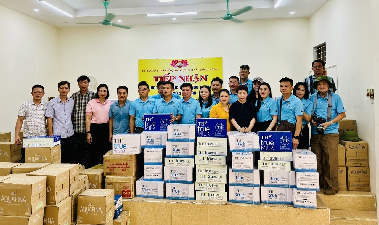 Sau 3 ngày, CLB Tennis đã vận động được hơn 100 triệu đồng và nhiều nhu yếu phẩm (Ảnh: Phạm Tiến) 