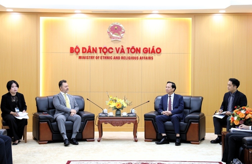 Bộ trưởng Đào Ngọc Dung chủ trì tiếp Đại sứ đặc mệnh toàn quyền Cộng hòa Hồi giáo Pakistan Kohdayar Marria tại Việt Nam, thảo luận về khả năng hợp tác trong lĩnh vực công tác dân tộc và tôn giáo giữa hai quốc gia, ngày 29/7/2025.
