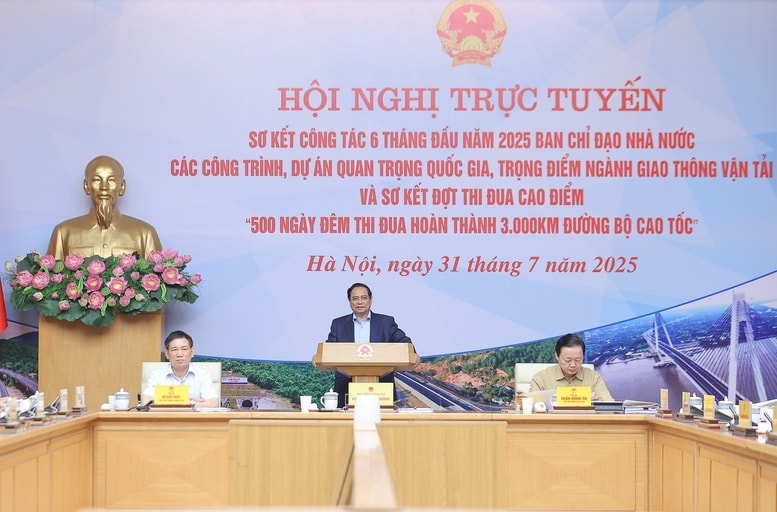 Thủ tướng Phạm Minh Chính chủ trì Hội nghị trực tuyến sơ kết công tác 6 tháng đầu năm 2025 của Ban Chỉ đạo nhà nước các công trình, dự án quan trọng quốc gia, trọng điểm ngành giao thông vận tải,và sơ kết đợt thi đua cao điểm 