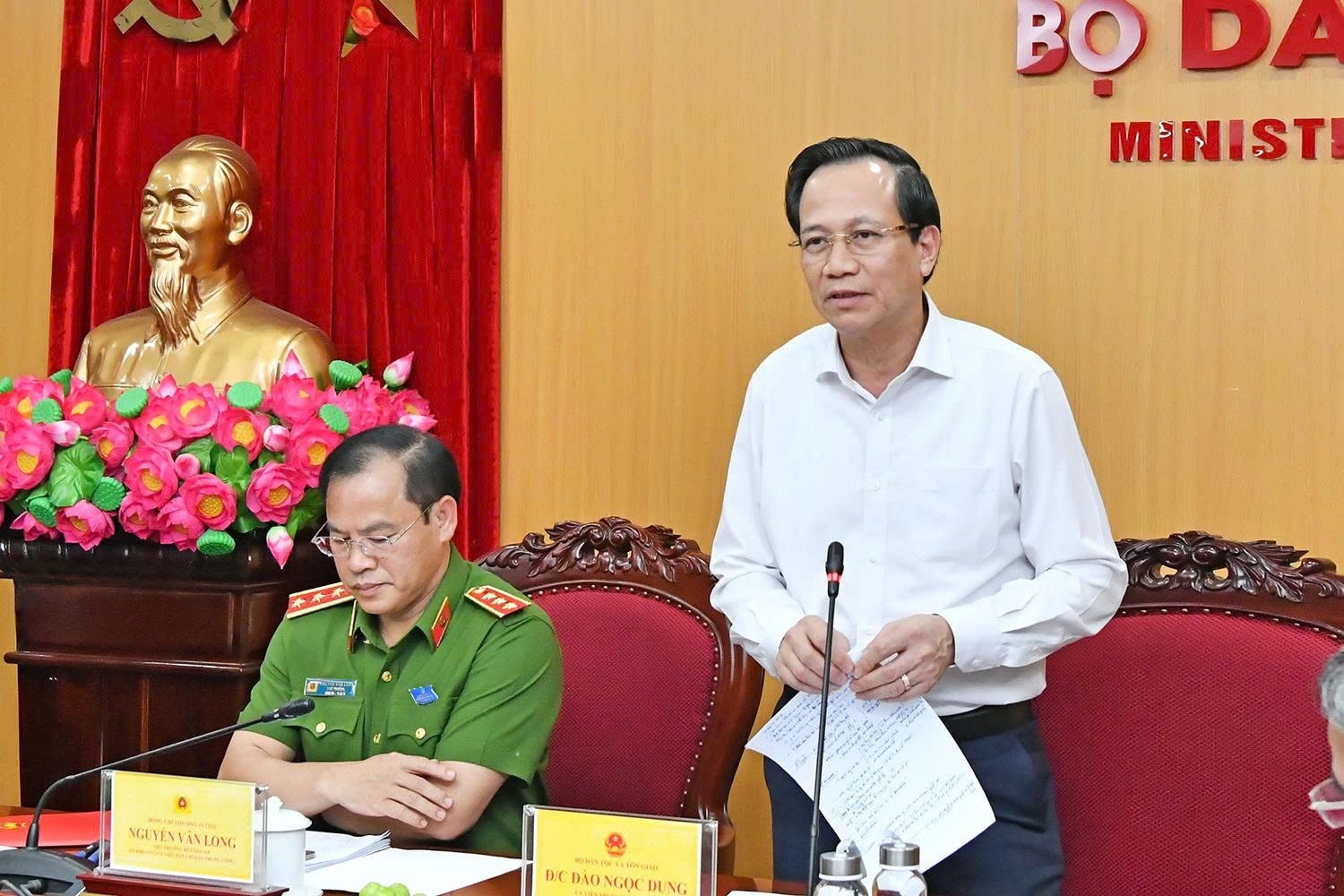 Bộ trưởng Bộ Dân tộc và Tôn giáo Đào Ngọc Dung phát biểu tại cuộc họp