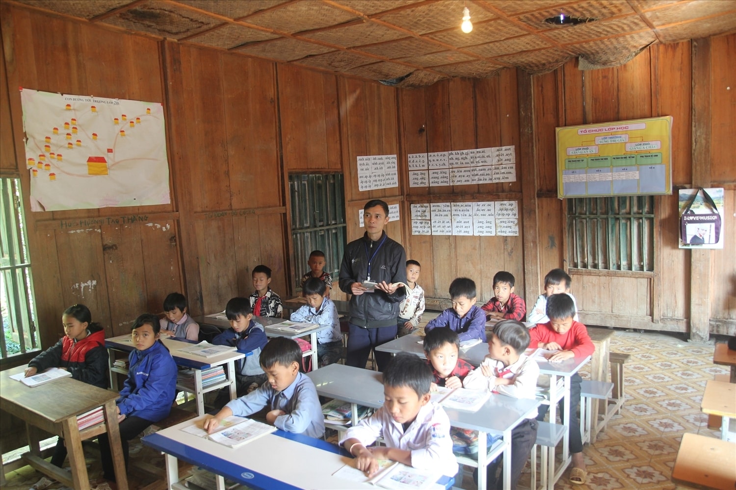 Việc xây dựng trường học tại các xã biên giới cần cơ chế đặc thù, huy động sức mạnh tổng hợp của toàn dân (Ảnh minh họa). Việc xây dựng trường học tại các xã biên giới cần cơ chế đặc thù, huy động sức mạnh tổng hợp của toàn dân (Ảnh minh họa).