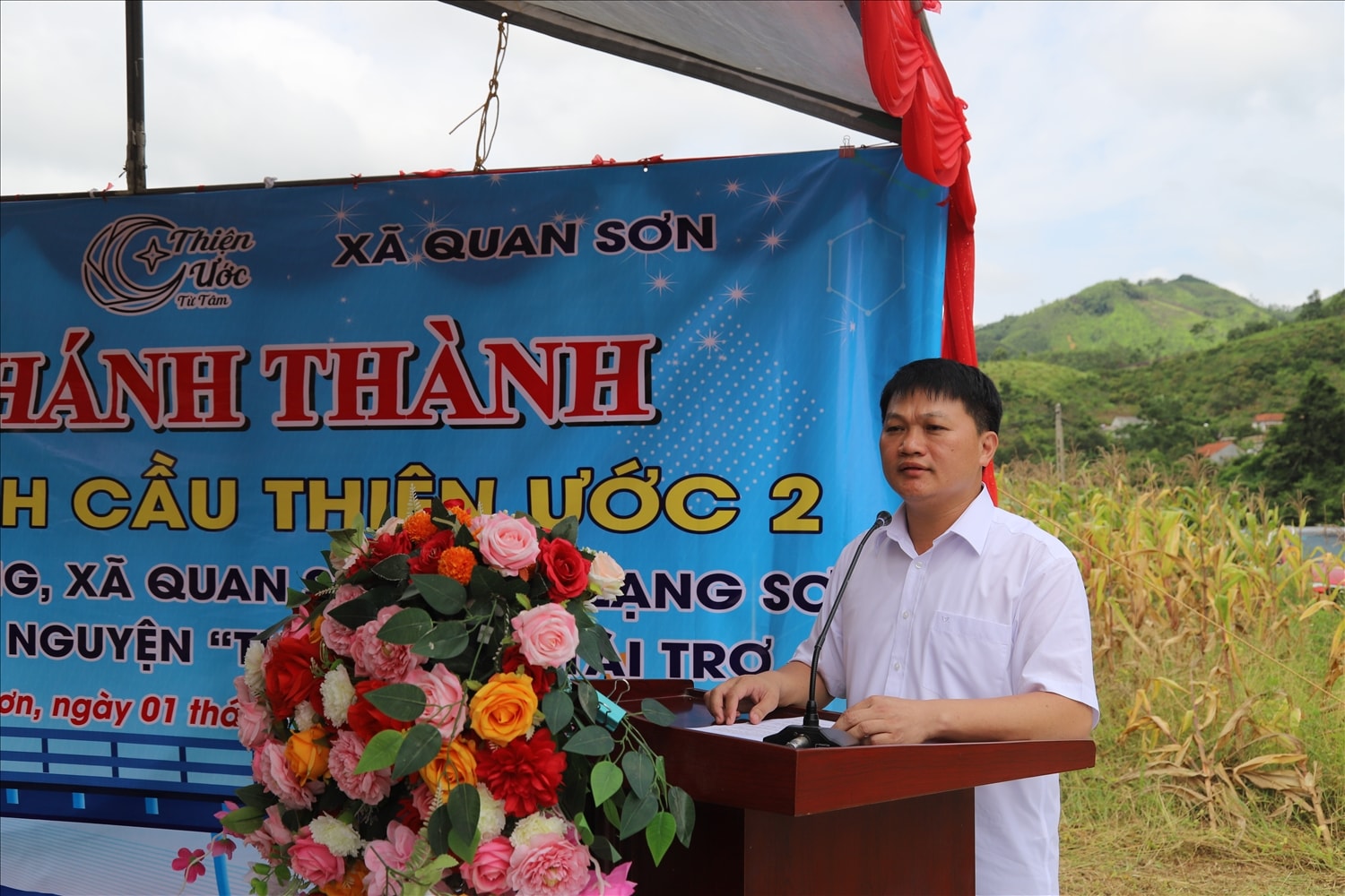 ông Nguyễn Hùng Mạnh – Phó Bí thư Đảng ủy, Chủ tịch UBND xã Quan Sơn bày tỏ lòng biết ơn sâu sắc nhất tới Báo Dân tộc và Phát triển, Nhóm thiện nguyện  đã hỗ trợ xây cầu cho bà con địa phương