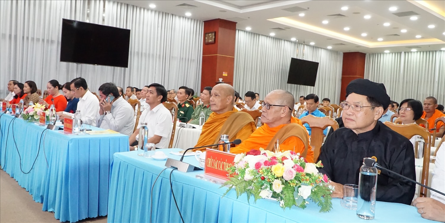 Các đại biểu chức sắc các tôn giáo tham dự buổii họp mặt truyền thống ngành quản lý Nhà nước vể tôn giáo do UBND tỉnh Cà Mau tổ chức  ( Ảnh: N. Tâm) 