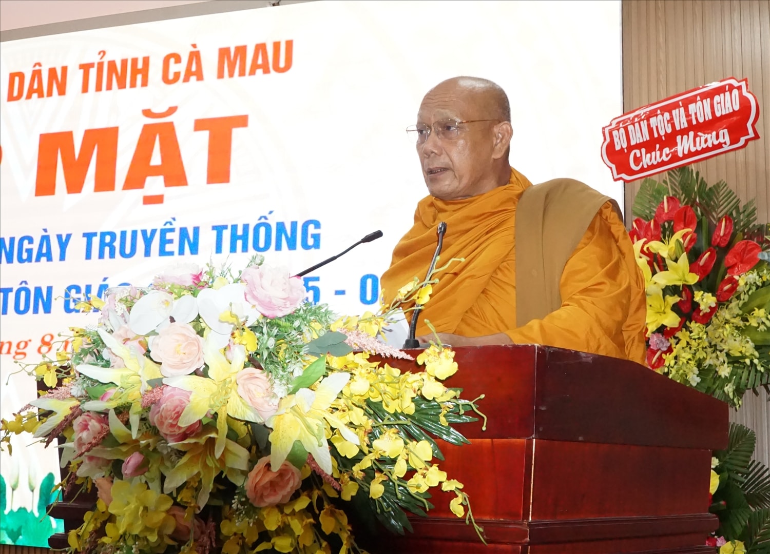 Hòa thượng Thạch Hà, Trưởng ban Trị sự Giáo hội Phật giáo Việt Nam tỉnh, Chủ tịch Hội Đoàn kết sư sãi yêu nước tỉnh Cà Mau phát biểu tại buổi họp mặt ( Ảnh: N. Tâm)