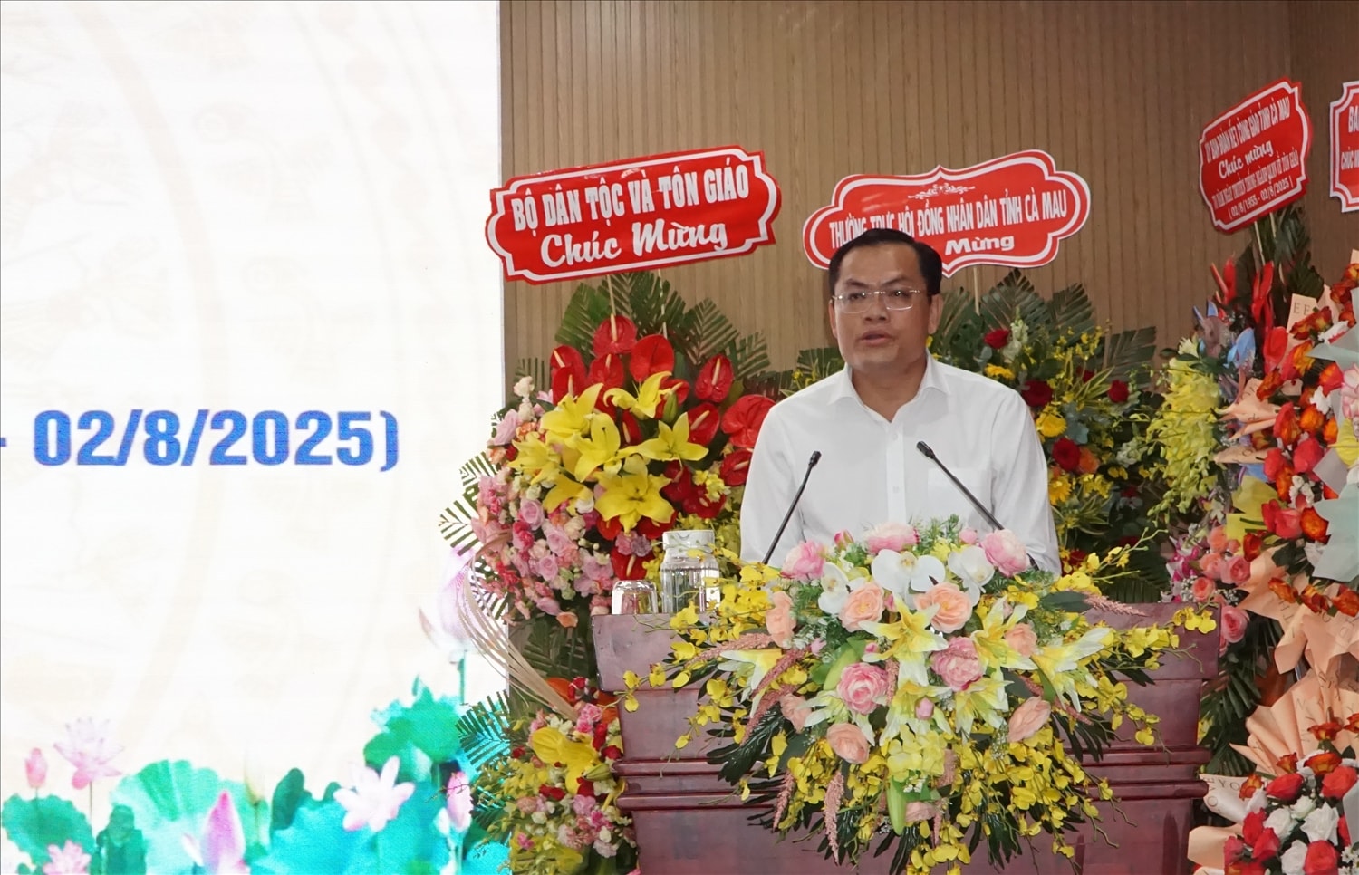 Ông Ngô Vũ Thăng – Phó Chủ tịch UBND tỉnh Cà Mau phát biểu chào mừng tại buổi họp mặt ( Ảnh: N. Tâm)