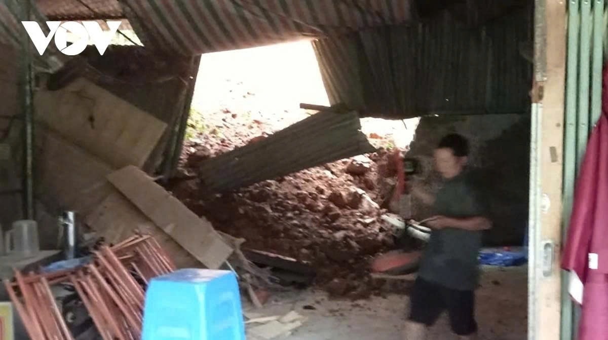 Mưa lớn tại xã Púng Bánh(Sơn La) làm nhiều hộ dân bị sạt lở đất. Ảnh: VOV
