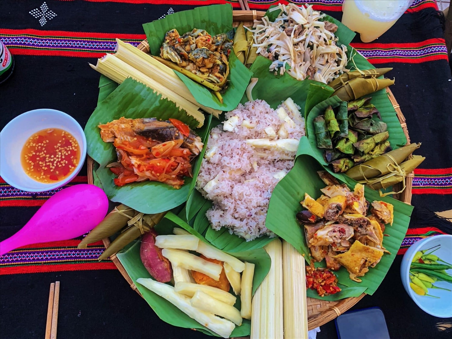Mâm ẩm thực của người Cơ Tu