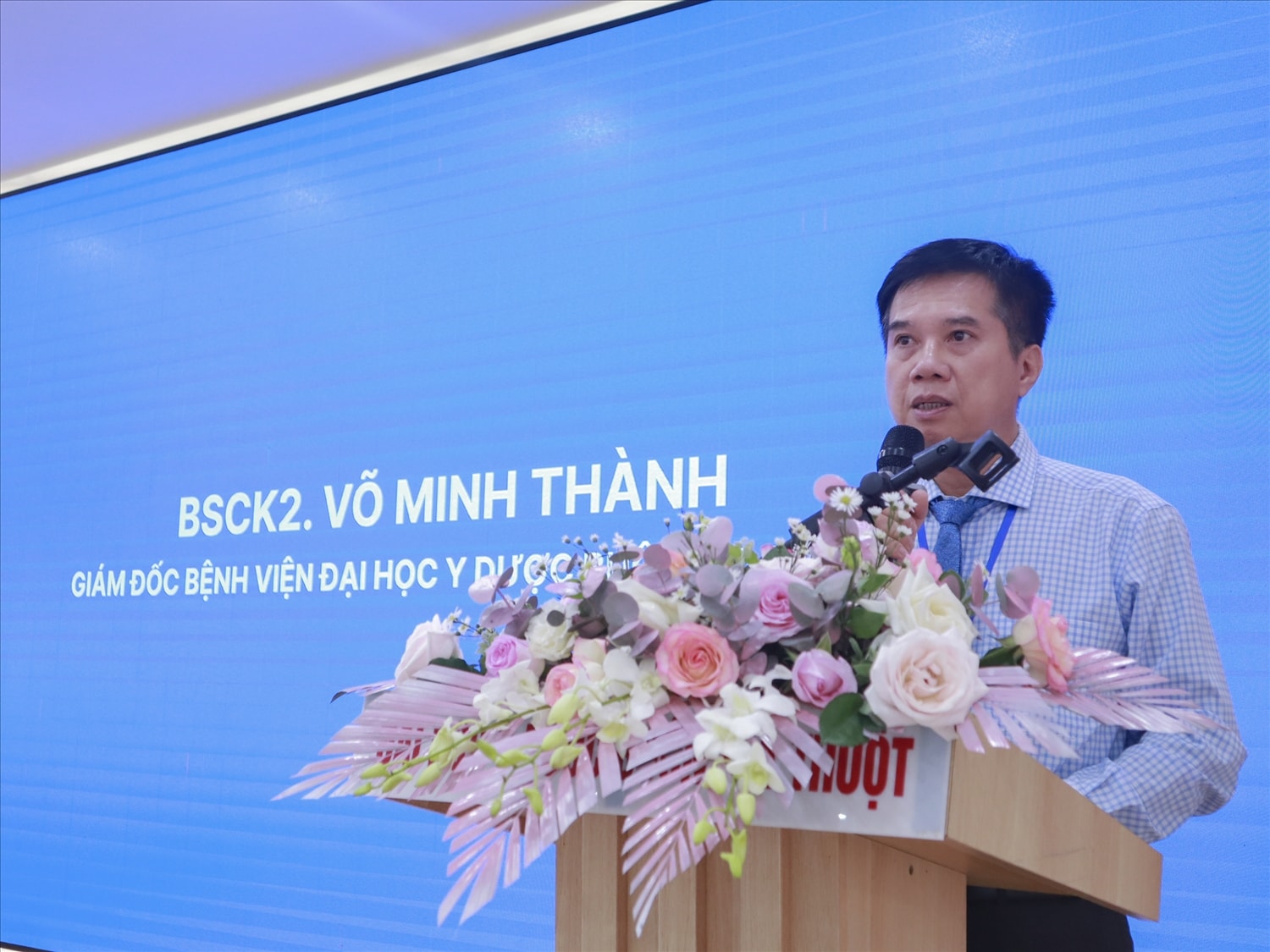 Bác sĩ chuyên khoa 2 Võ Minh Thành, Giám đốc Bệnh viện Đại học Y dược Buôn Ma Thuột phát biểu tại buổi lễ