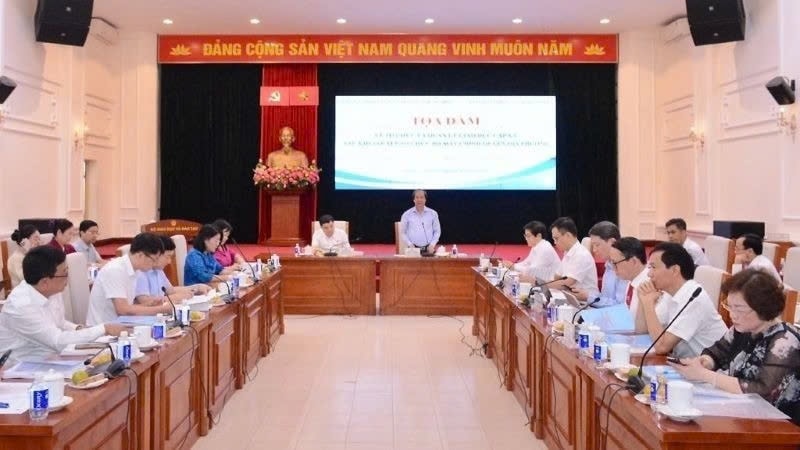 Quang cảnh tọa đàm về tổ chức và quản lý giáo dục cấp xã sau khi sắp xếp tổ chức bộ máy chính quyền địa phương. Ảnh: ITN