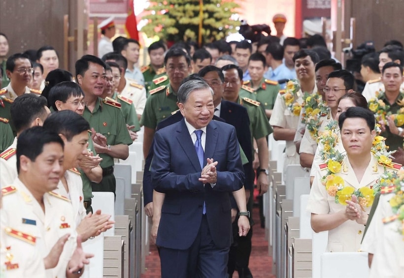 Tổng Bí thư Tô Lâm dự gặp mặt các điển hình tiên tiến dự Đại hội thi đua” Vì An ninh tổ quốc” lần thứ IX. (Ảnh: THỐNG NHẤT/TTXVN) 