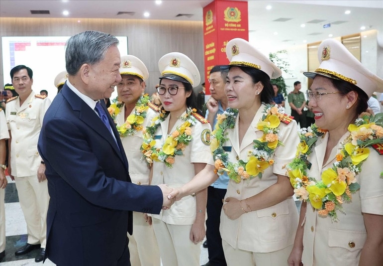 Tổng Bí thư Tô Lâm và các đại biểu. (Ảnh: THỐNG NHẤT/TTXVN) 
