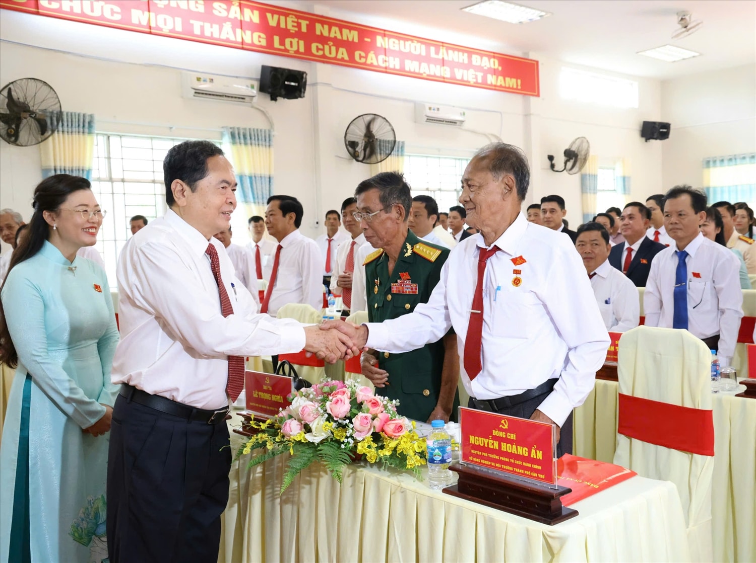 Chủ tịch Quốc hội Trần Thanh Mẫn đề nghị chính quyền phải chủ động đi đến với người dân chứ không phải đợi người dân đi đến với chính quyền