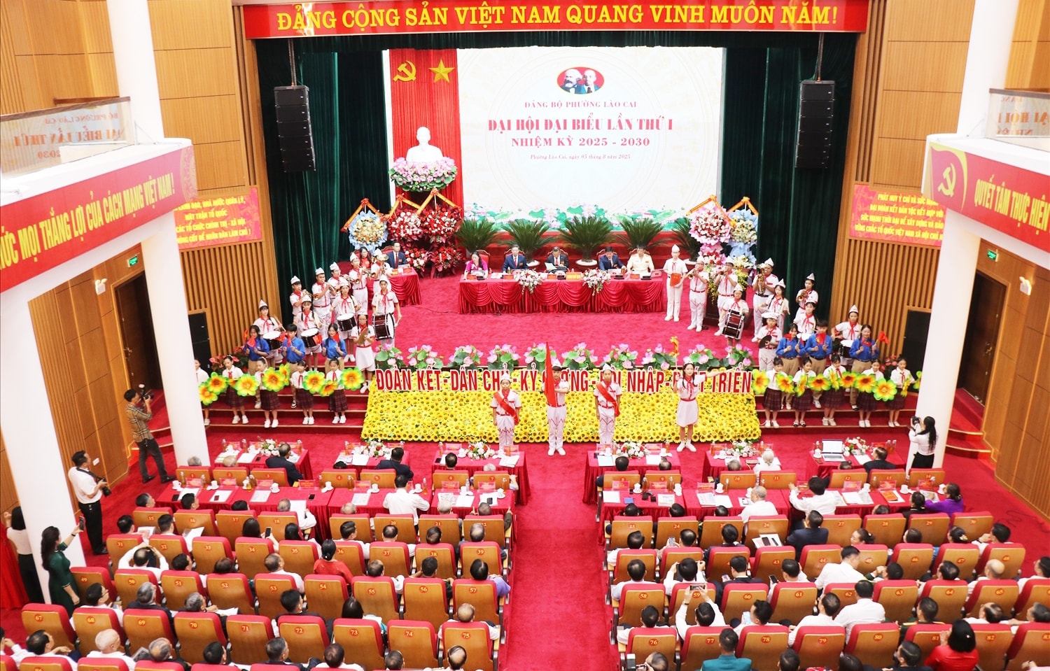 Đại hội đặt chỉ tiêu đến năm 2030 chỉ số hạnh phúc của người dân đạt 80%. (Ảnh Trọng Bảo)