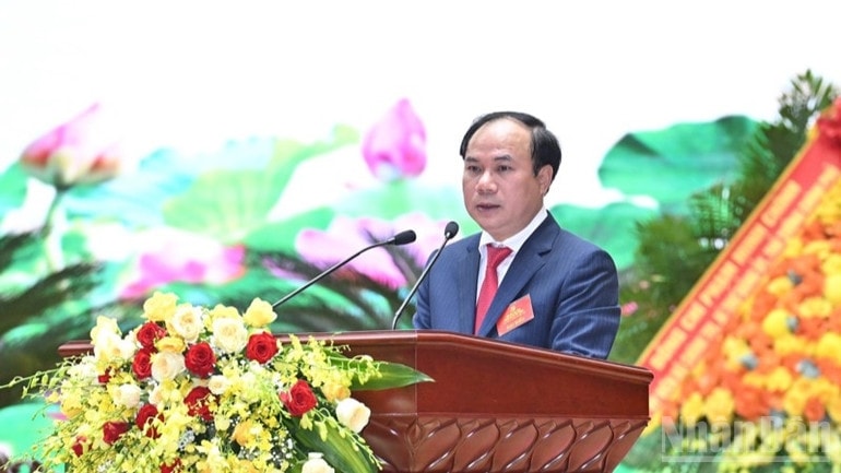 Thứ trưởng Xây dựng Nguyễn Văn Sinh trình bày Báo cáo chính trị tại đại hội. (Ảnh: Trần Hải) 