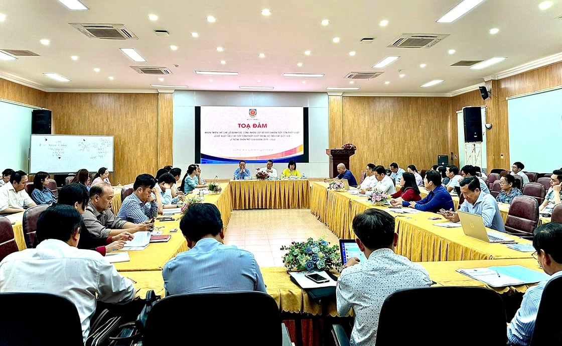 Tọa đàm “Hoàn thiện thể chế về đánh giá, công nhận cấp xã đạt chuẩn tiếp cận pháp luật và đề xuất tiêu chí tiếp cận pháp luật trong Bộ Tiêu chí quốc gia về nông thôn mới giai đoạn 2026 - 2030”. (Ảnh: PLO)
