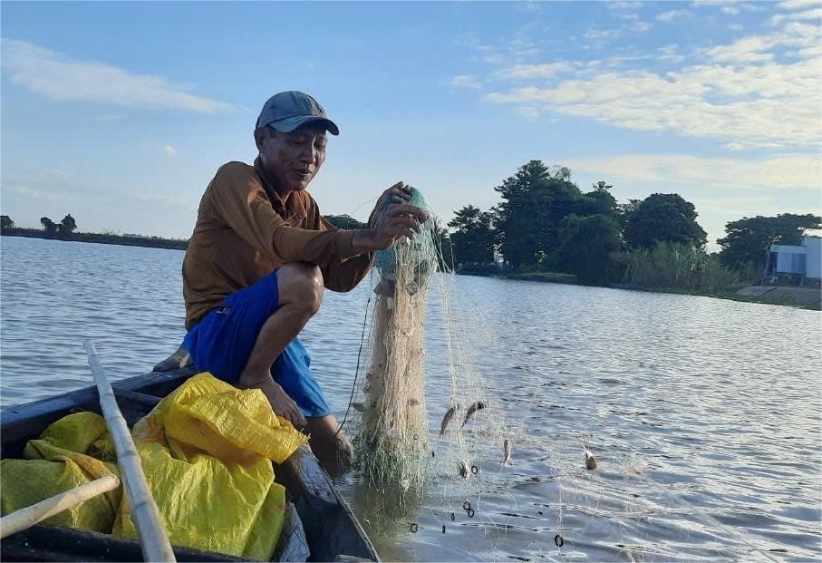 Người miền Tây mong mùa nước nổi để đi hái 'lộc trời', giúp cuộc sống ấm no.