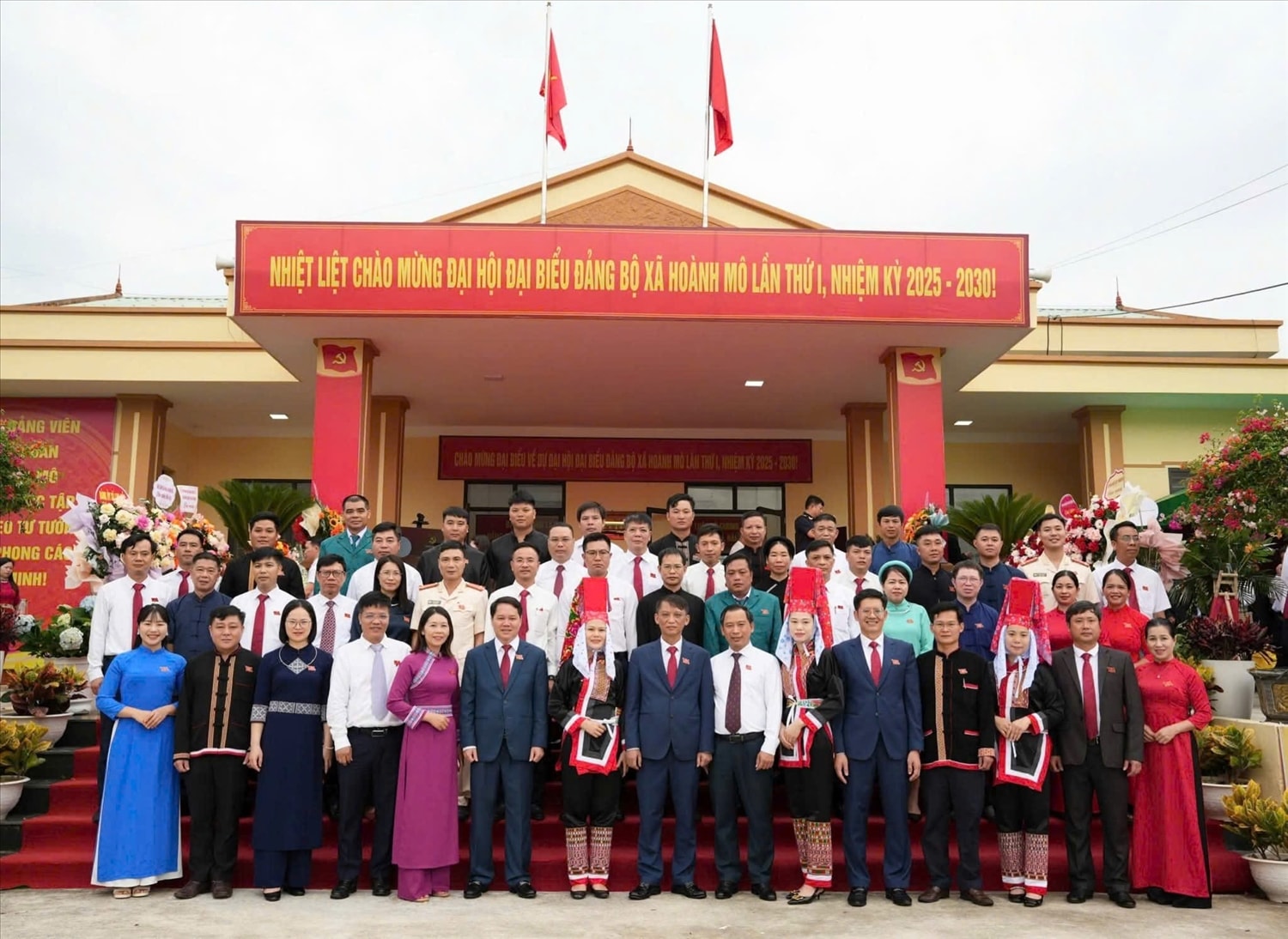 Các đại biểu chụp ảnh lưu niệm Các đại biểu chụp ảnh lưu niệm