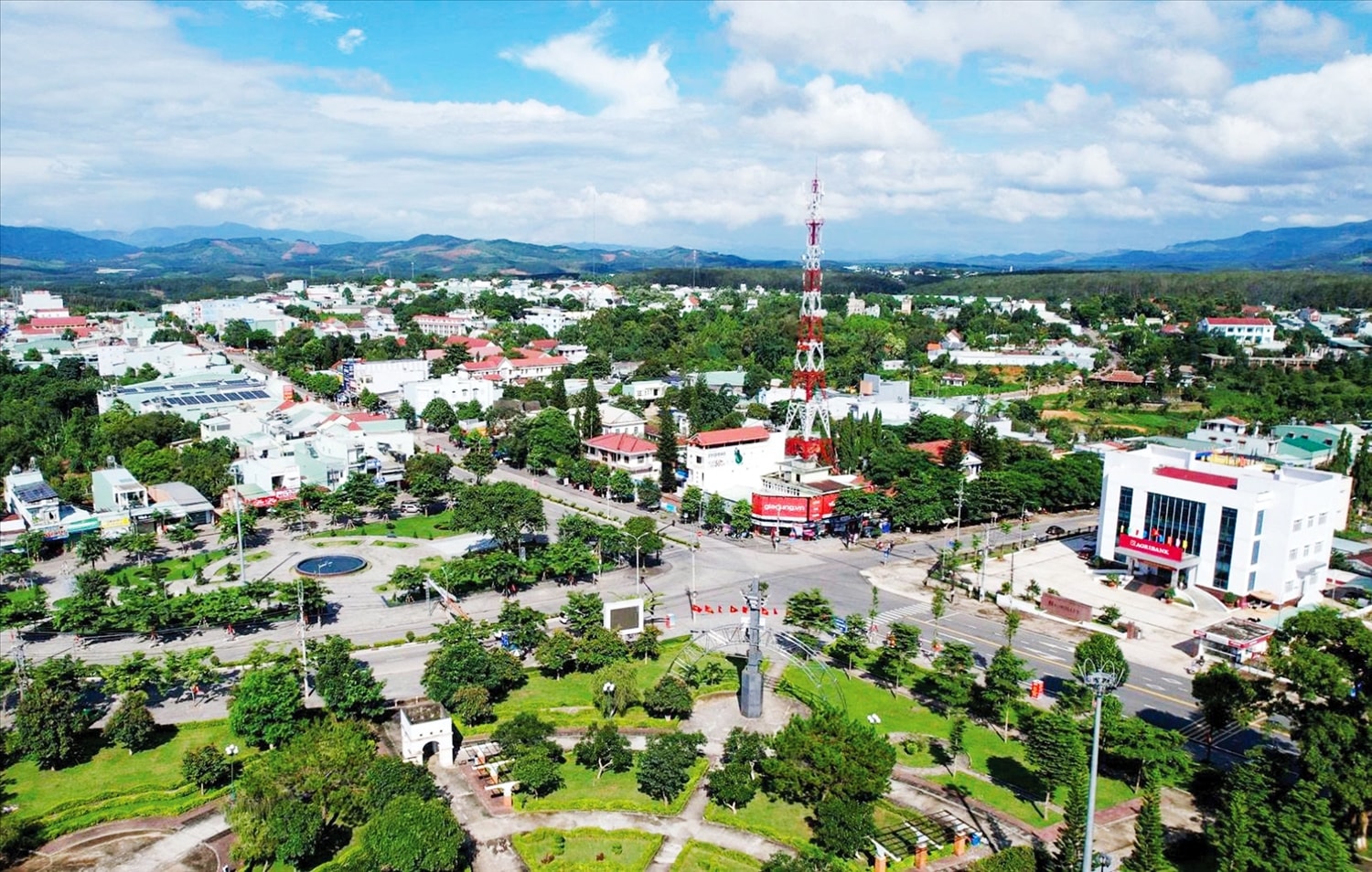 Xã Bờ Y quyết tâm phát triển năng động, trở thành một cực tăng trưởng, động lực phát triển kinh tế  của vùng và của tỉnh Quảng Ngãi