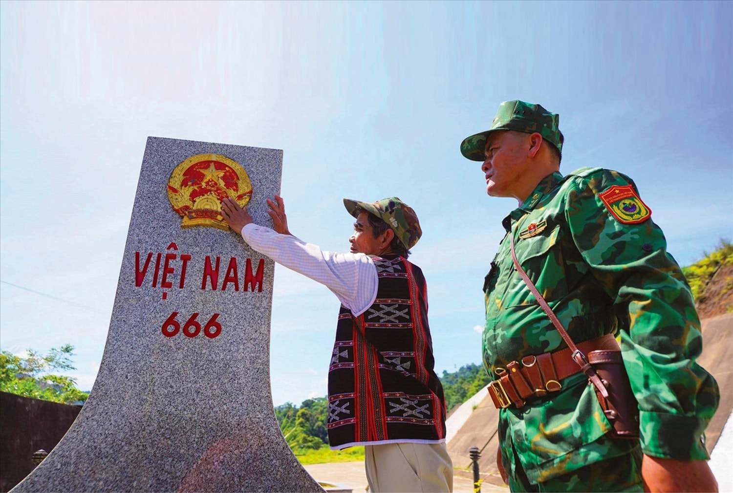 Đội ngũ Người có uy tín đã và đang có nhiều đóng góp thiết thực trong công tác bảo vệ đường biên, cột mốc. Ảnh minh họa Đội ngũ Người có uy tín đã và đang có nhiều đóng góp thiết thực trong công tác bảo vệ đường biên, cột mốc. Ảnh minh họa